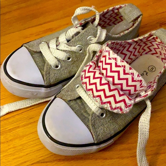 Twisted Jr off brand chuck style sneakers - Picture 2 of 4